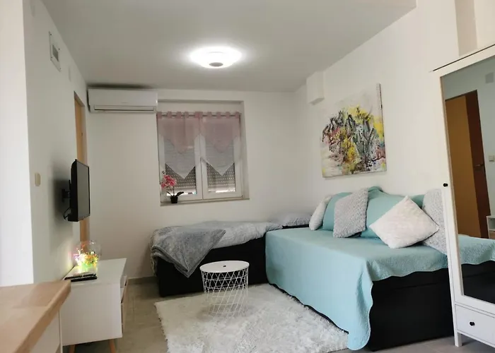 Apartman Near Kastela